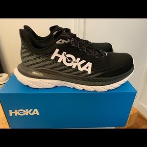 HOKA Mach 5 Size 9 2E